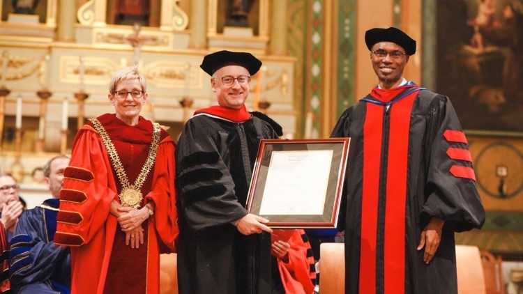 Padre Antonio Spadaro all'Università di Santa Clara 