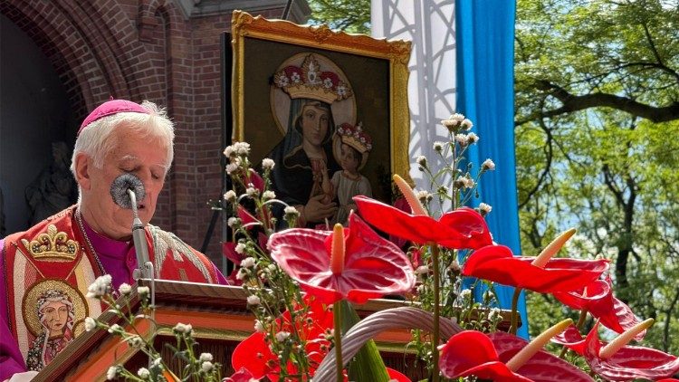 Msza św. podczas pielgrzymki mężczyzn do sanktuarium w Piekarach Śląskich