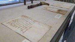 The Codex exhibit includes a ceremonial hammer and its receipt order from 1640