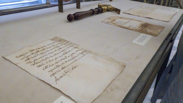 The Codex exhibit includes a ceremonial hammer and its receipt order from 1640