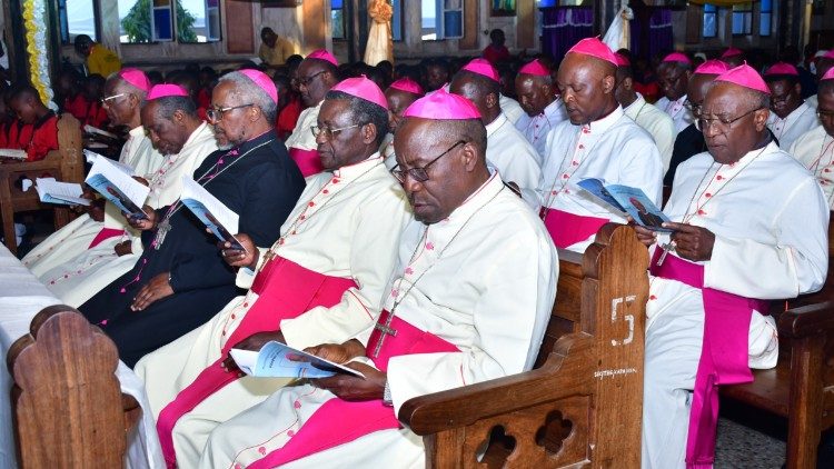 Baraza la Maaskofu Katoliki Tanzania likishiriki Masifu ya jioni