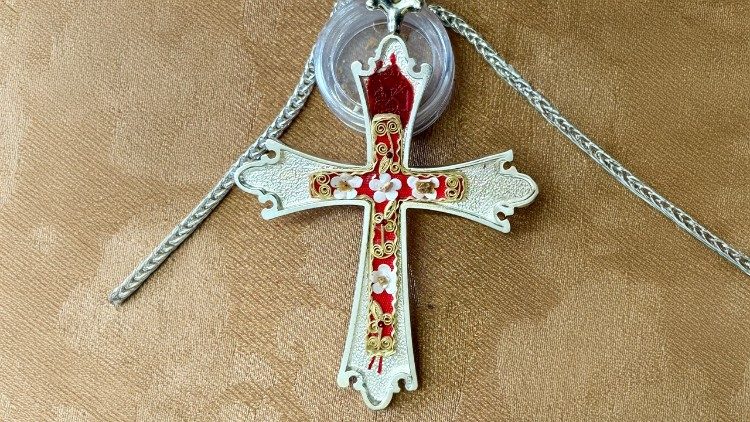 Die vier Knochensplitter stammen von Leo dem Großen, dem 45. Bischof von Rom, vom heiligen Augustinus, dem Bischof von Hippo, vom heiligen Thomas von Villanova, dem Erzbischof von Valencia und vom seligen Anselm Polanco, Bischof von Teruel und Märtyrer. 