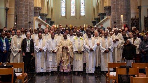 Promouvoir le dialogue entre les pluralités contemporaines dans l’Église