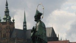 Auf der Prager Karlsbrücke