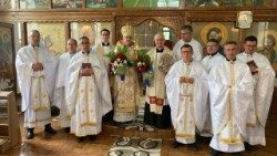 Zajednička fotografija prigodom proslave patrona crkve u Čanakliji - Apostolski nuncij Luciano Suriani, eparh Stojanov te svećenici iz Strumičko-skopske eparhije (foto: Katolici.mk)