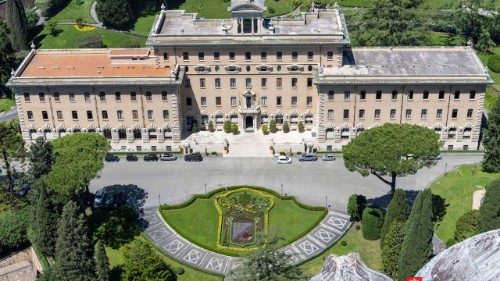 Vatikan: Blumenwappen für Leo XIV. schmückt Gärten