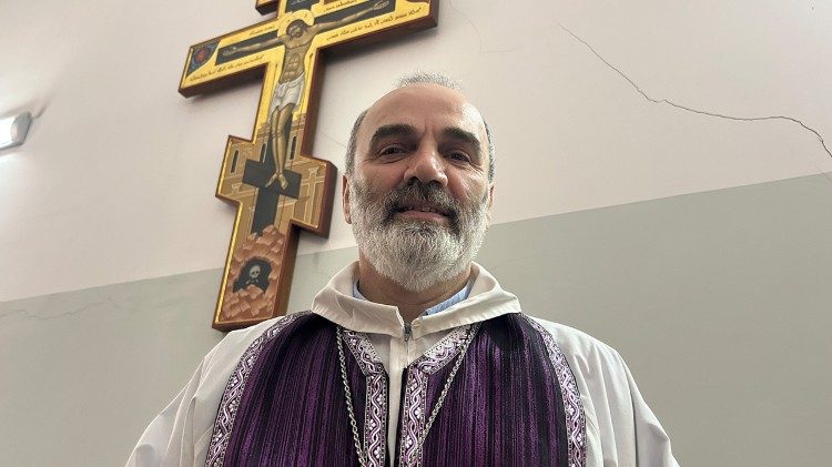 Als Priester in der Sakristei