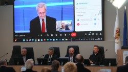 Il dialogo tra Paolo Ruffini ed Enrico Mentana al Festival della Comunicazione 2025 di Fermo