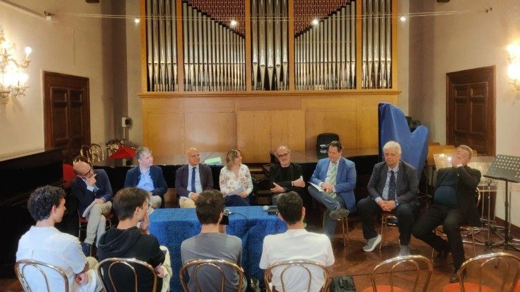 Un momento della tavola rotonda incentrata sul tema "Comunicare la musica"