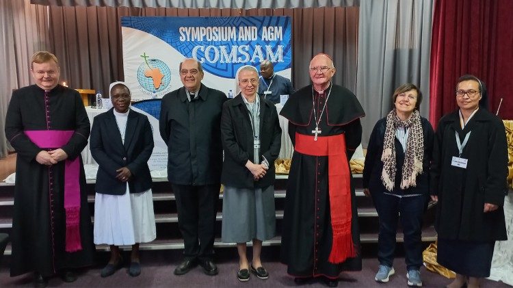 Irmã Simona Brambilla (ao centro) em Joanesburgo