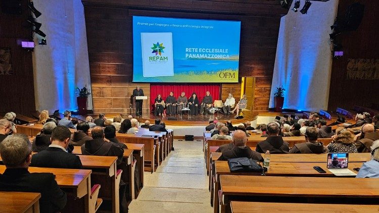 Recepción del premio en la Pontificia Universidad Antonianum de Roma. (@REPAM)