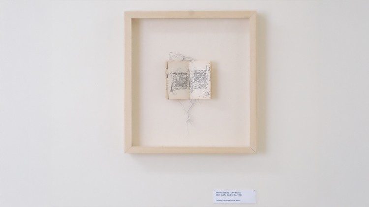 Maria Lai, “Libro cosido” (1983). Cortesía de la Colección Navasotti, Milán