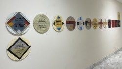 "ዓለም ሓቆፍ ስእላዊ ግጥሚ"፡ ቃላትን ምስልታትን ከም ድልድል ሰላም