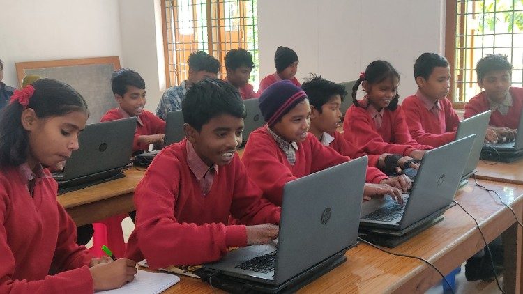 Des élèves dans une salle de classe