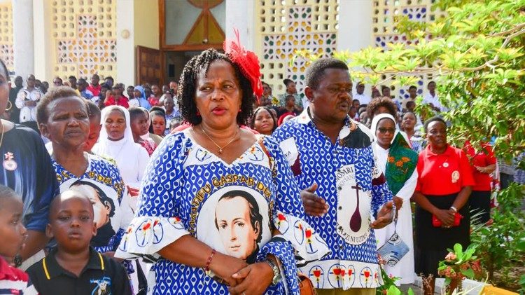 Damu Azizi ya Kristo Yesu ni chemchemi ya wokovu kwa watu wote