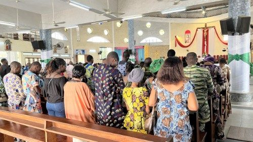 Au Bénin, prêtres et laïcs prient pour le rétablissement du Pape