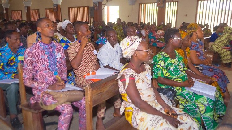 Les participants à la campagne de formation des responsables de communautés ecclésiales de base (CEB), démarrée en décembre 2024 au Bénin.