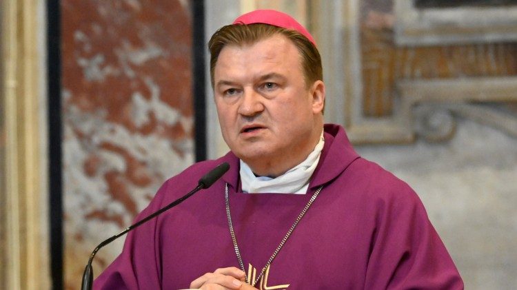 Bp Krzysztof Nykiel przewodniczący Mszy św. przy grobie św. Jana Pawła II (ks. Marek Weresa)