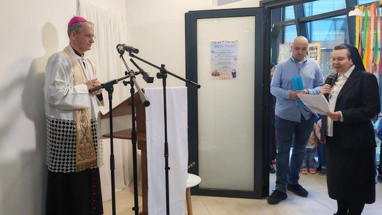 Nadbiskup Dražen Kutleša blagoslovio Apostolski centar Družbe Klanjateljica Krvi Kristove u Zagrebu  (Foto: Marija Belošević)