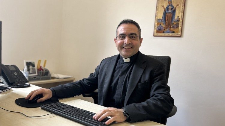 Charbel Bteich am Schreibtisch