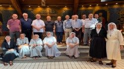 Biskup Jan Piotrowski z misjonarzami w Brazylii 