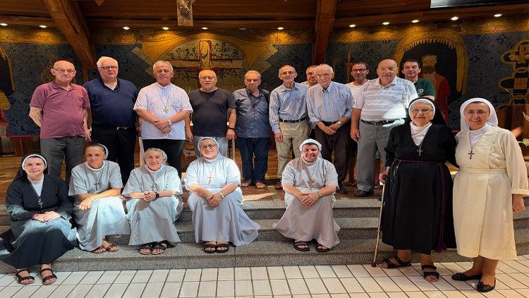 Biskup Jan Piotrowski z misjonarzami w Brazylii 