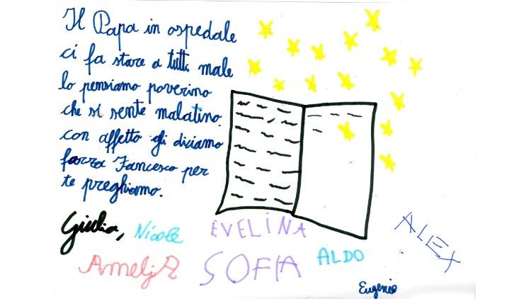 Výkresy a pozdravy od malých pacientů z římské nemocnice Bambino Gesù