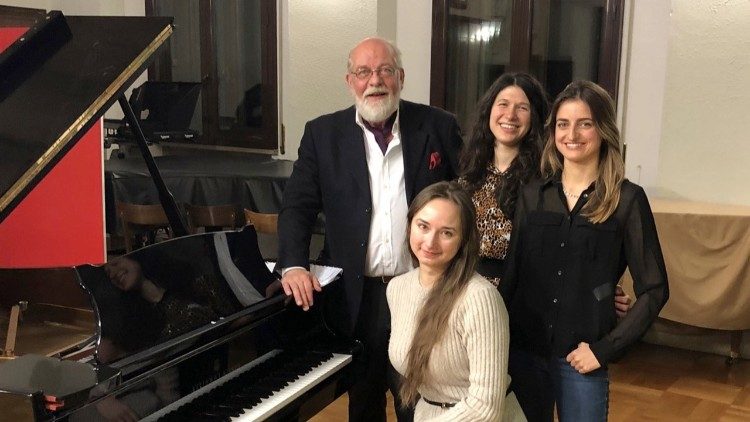 2025.03.12 Arne Waldemar Bang Lund con Giulia Loperfido, Gloria Santarelli e Sofia Celenza