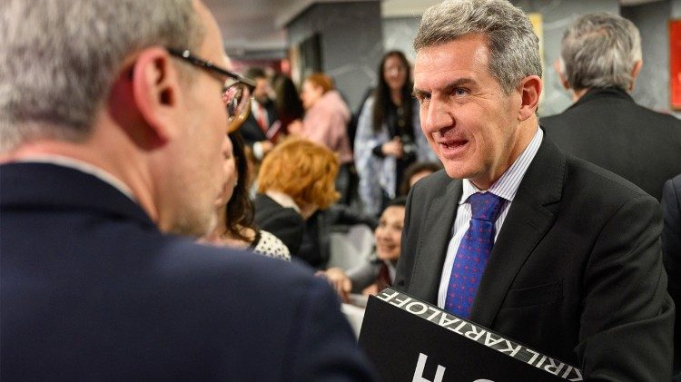 Момент от представянето на новата книга на доц. Карталов