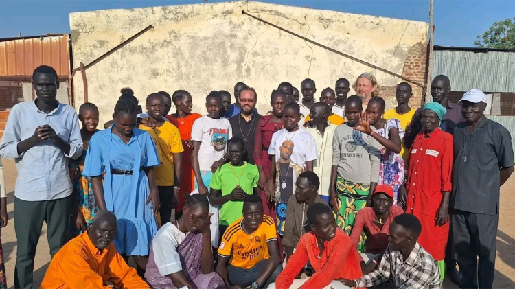 A South Sudanese community with Bishop Christian Carlassare of Bentiu