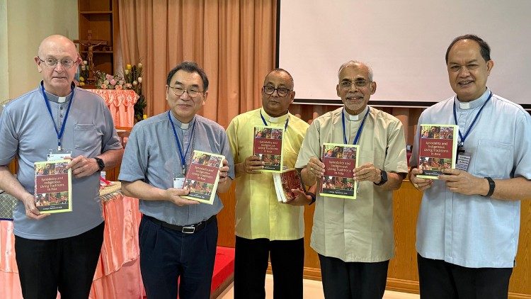 (L-R) Fr. William LaRousse, Cardinal Isao Kikuchi, Bishop George Pallipparambil, Cardinal Filipe Neri Ferrão, and Cardinal Pablo Virgilio David present copies of Synodality and Indigenous Living Traditions in Asia during its official launch in Bangkok, Thailand, on March 12, 2025. Photo: ROOTS: Catholic Network Among Indigenous Peoples of Asia