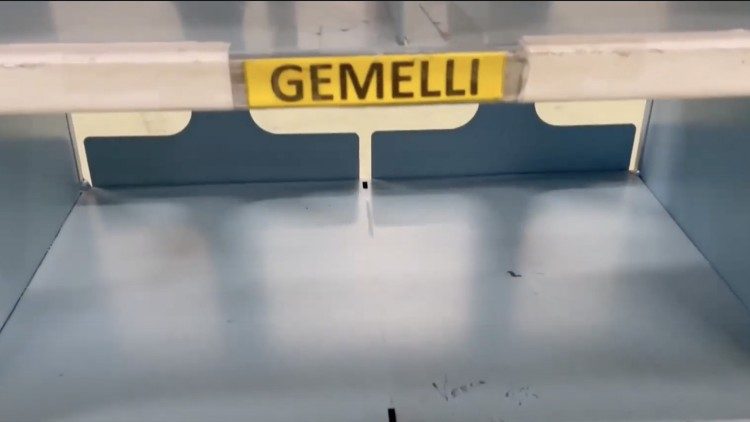 Esika batyelaka mikandà ya lopitalo ya Gemelli.