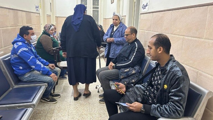 Dans la polyclinique de Notre-Dame des Apôtres au Caire. 