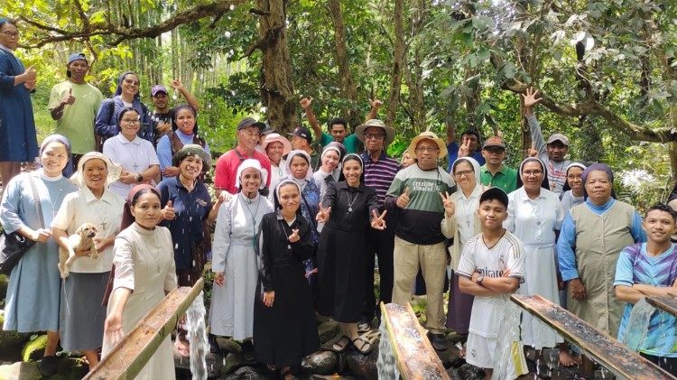 Group photo of SVD religious and volunteers involved in conservation efforts in Indonesia’s Flores island