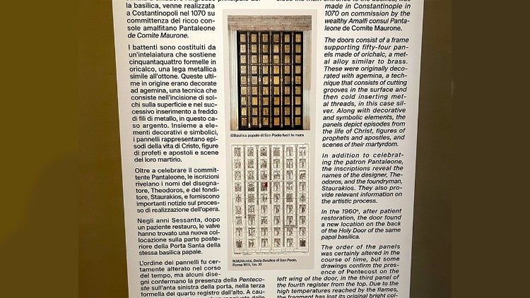 Nel pannello esposto, a confronto, la porta bizantina e il suo disegno con la localizzazione (in rosso) della posizione del frammento della formella