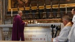 2025.03.20 Eucharystia przy grobie św. Jana Pawła II