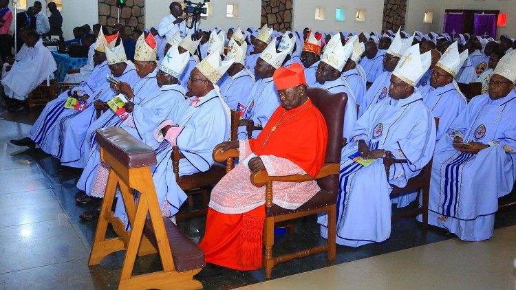 Misa iliudhuriwa pia na Kardinali Pengo,Askofu Mstaafu wa Jimbo kuu Dar es Salaam