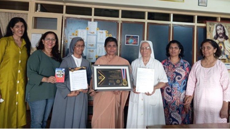 Sr. Teresa Joseph with the colleagues after the award