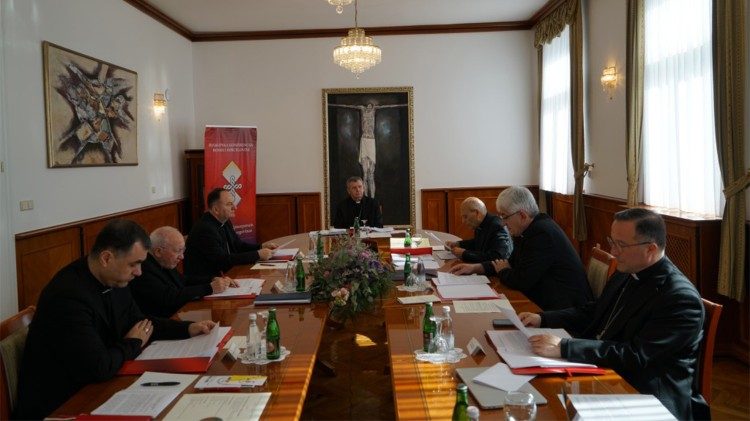 Biskupi i delegati na 92. redovitom zasjedanju Biskupske konferencije BiH (foto: KTA BiH)
