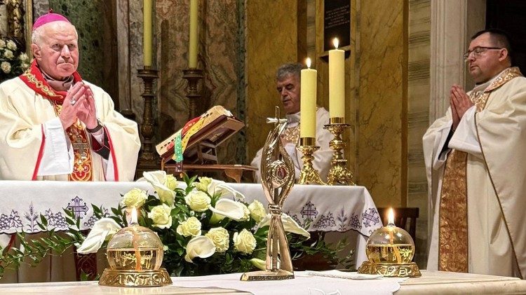 Abp. Adam Szal przekazał relikwie bł. Rodziny Ulmów kościołowi Sw. Stanisława Biskupa i Męczennika w Rzymie