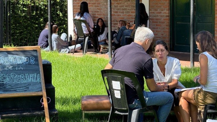 El Papa desea que estos sacerdotes "ayuden a mirar el futuro con la esperanza del corazón que proviene de la misericordia del Padre".