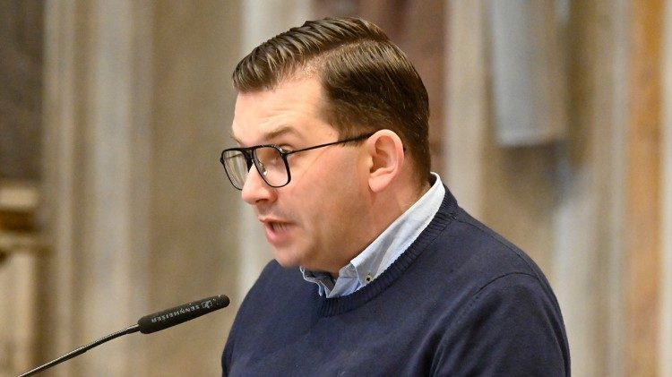 Podczas Mszy św. przy grobie Papieża Polaka (ks. Marek Weresa)