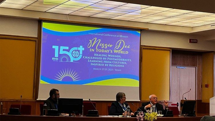 Fr Bevans addresses the conference