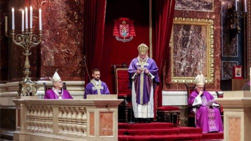 Gallagher érsek szentmiséje Budapesten: Az Atya szeretete minden „távoli országból” befogad bennünket 