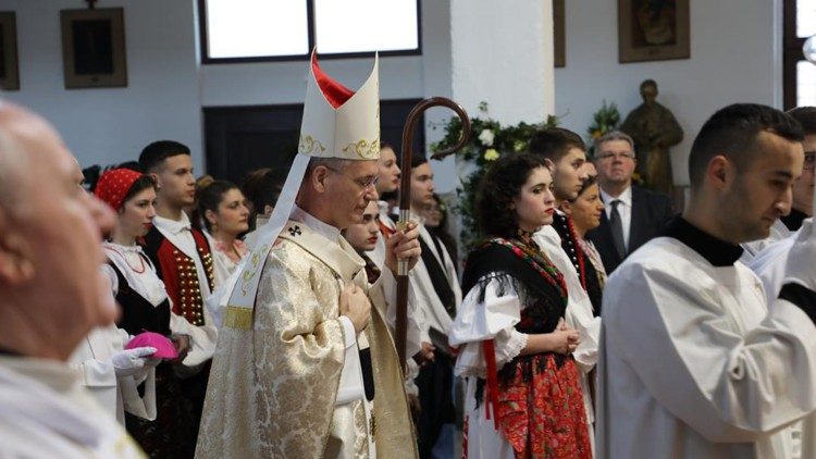 Nadbiskup Dražen Kutleša na misnom slavlju posvete crkve sv. Mihaela Arkanđela u zagrebačkoj Dubravi 