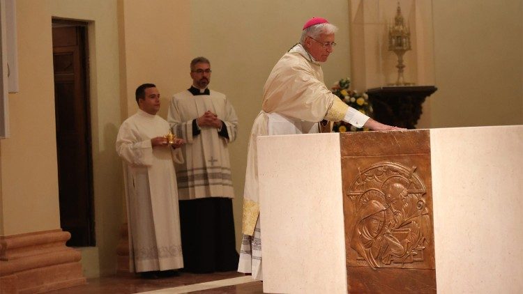Un momento della celebrazione presieduta dall'arcivescovo Boccardo