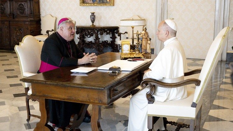 Le Pape Léon XIV avec le président de la Conférence épiscopale argentine, Mgr Marcelo Colombo.