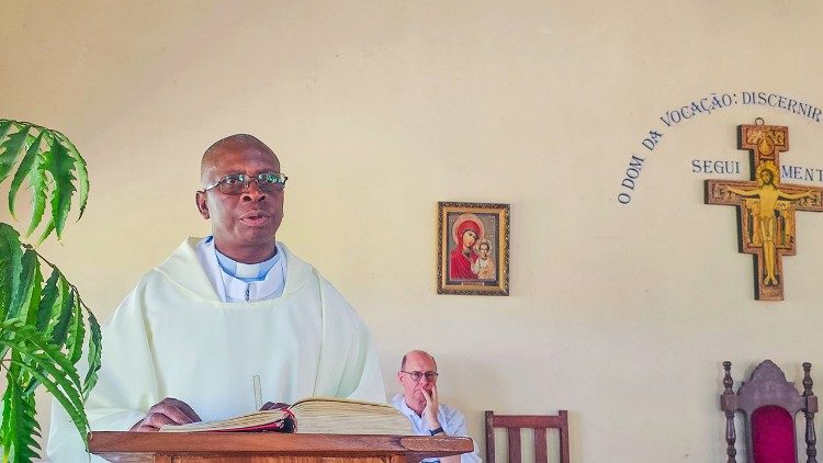 Missa de acção de graças presidida pelo Padre Sílvio Anovo