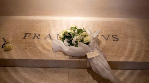 Il presidente palestinese Abbas a Roma, visita alla tomba di Papa Francesco