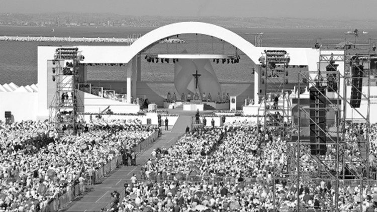 Misa presidida por Benedicto XVI en los Astilleros Navales de Ancona (11 de septiembre de 2011).